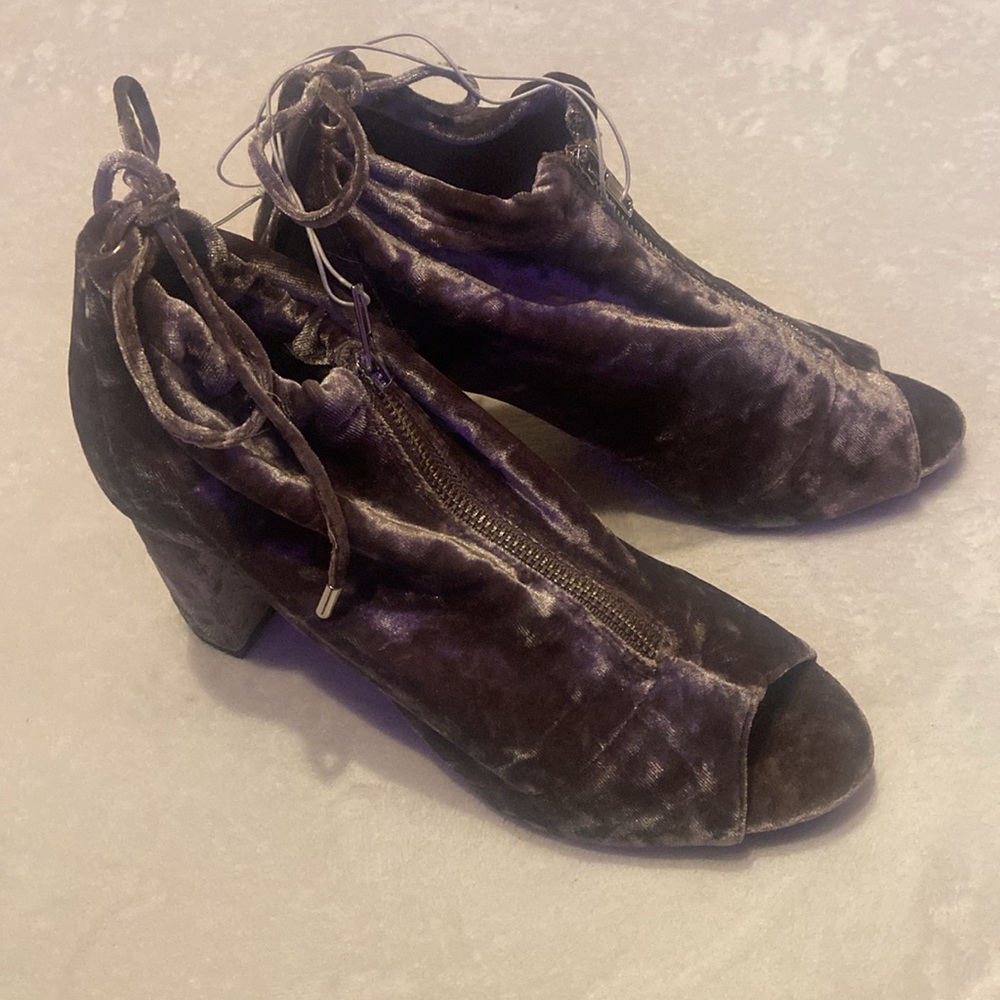 CUTE REPORT 9W NEW Peep Toe Zip Top Velvet Look Shoes